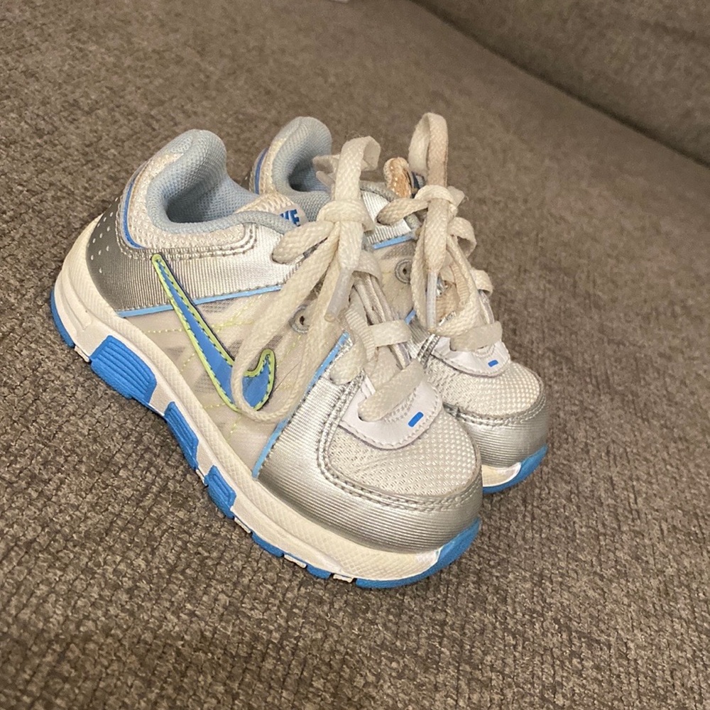 Nikes toddler tennis shoes
